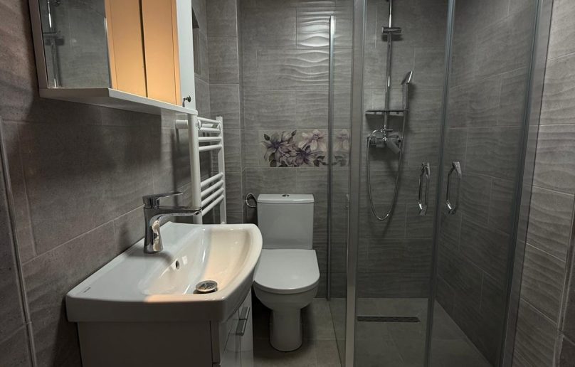 Apartament cu 2 camere, 2 nivele, priveliste catre padure, de vânzare in Sinaia (Proiect NOU)