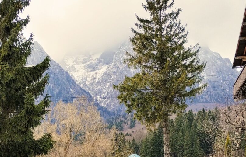 Confort si calitate, 3 camere de vanzare, Busteni, vedere catre muntii Caraiman