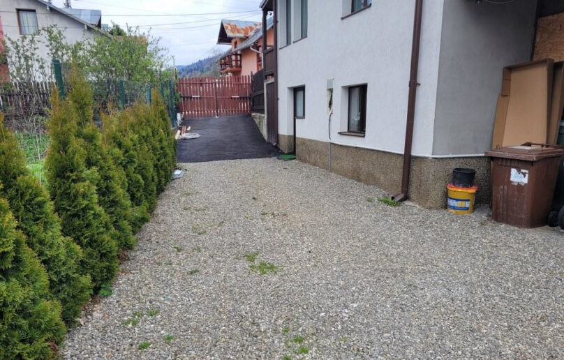 Apartament in casa, curte proprie, in centrul orasului Busteni