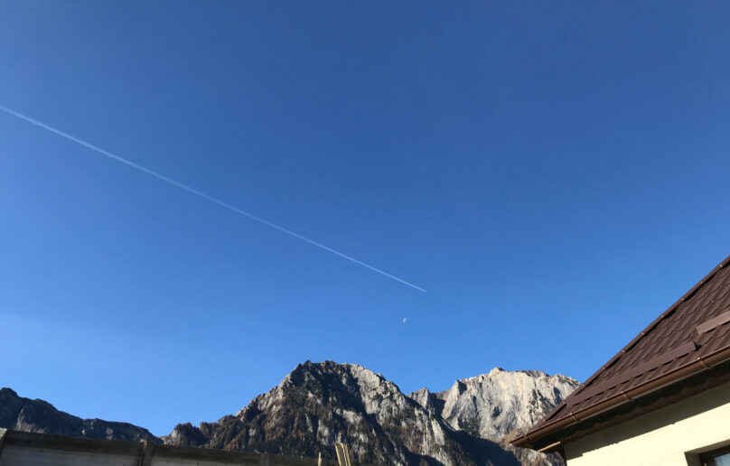 Apartament in casa, curte proprie, in centrul orasului Busteni