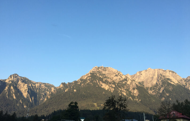 Apartament in casa, curte proprie, in centrul orasului Busteni