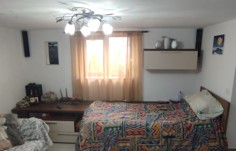 Apartament in casa, curte proprie, in centrul orasului Busteni