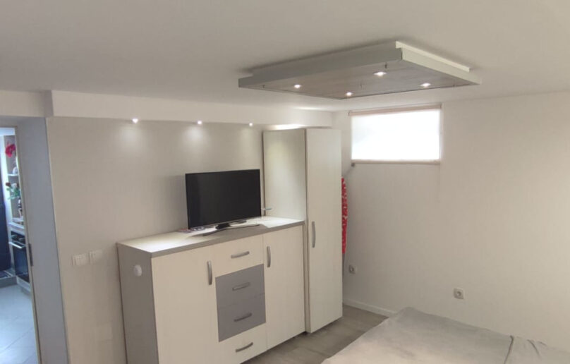 Apartament in casa, curte proprie, in centrul orasului Busteni