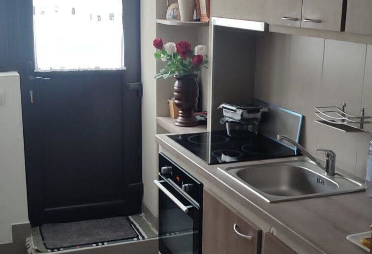 Apartament in casa, curte proprie, in centrul orasului Busteni