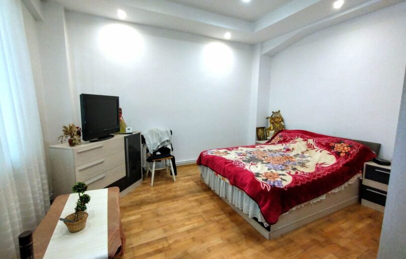 Apartament 2 camere si curte/de vanzare/Sinaia/zona Sf. ilie