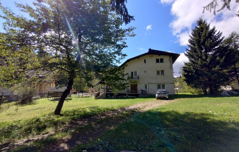 Vila de vanzare/intr-o eleganta oaza de liniste