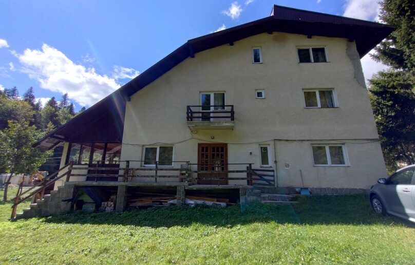 Vila de vanzare/intr-o eleganta oaza de liniste