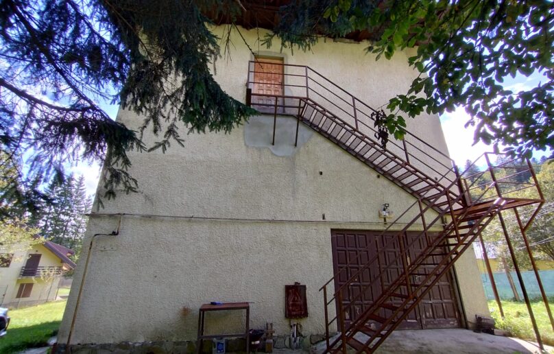 Vila de vanzare/intr-o eleganta oaza de liniste