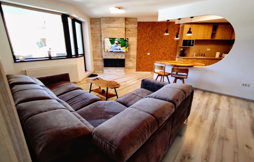 Semidecomandat, luminos, elegant, mobilat/utilat