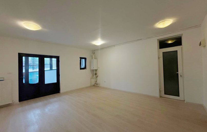 Apartament spatios/parter de vanzare in Sinaia/Furnica