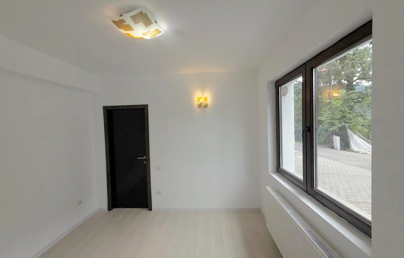 Apartament spatios/parter de vanzare in Sinaia/Furnica