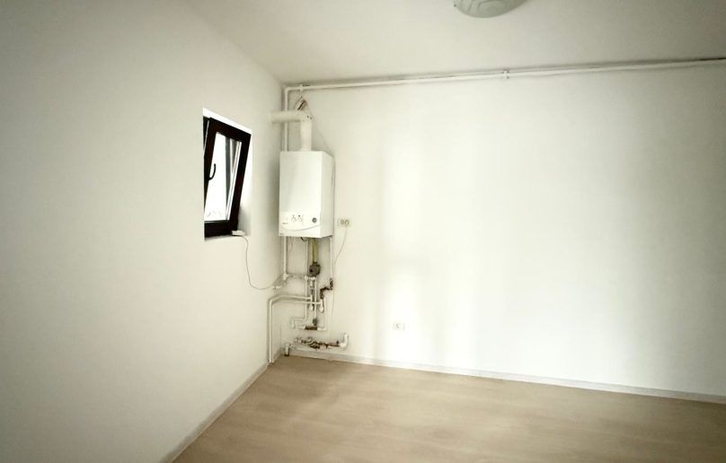 Apartament spatios/parter de vanzare in Sinaia/Furnica