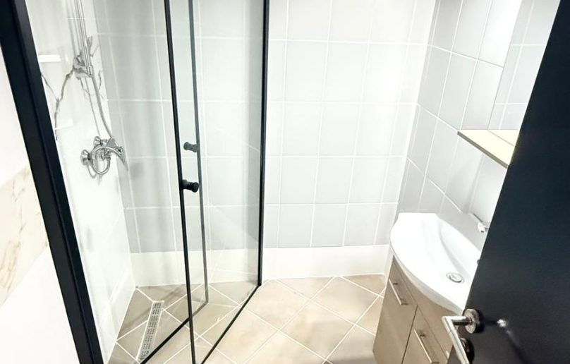 Apartament spatios/parter de vanzare in Sinaia/Furnica