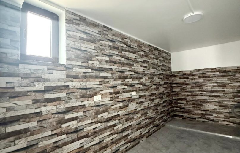 Apartament spatios/parter de vanzare in Sinaia/Furnica