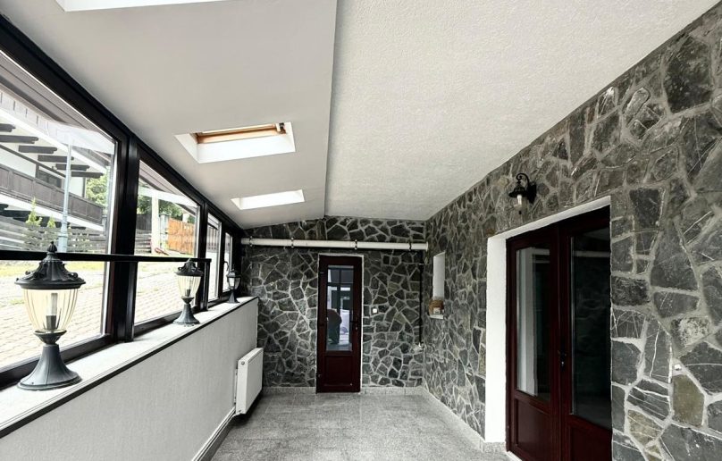 Apartament spatios/parter de vanzare in Sinaia/Furnica