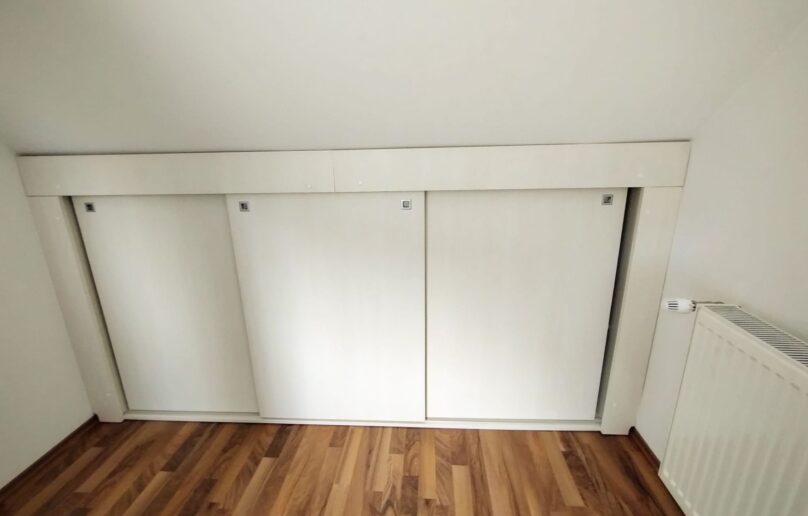 Apartament 3 camere, structurat pe 2 niveluri, la 10 min. de centrul orasului Sinaia