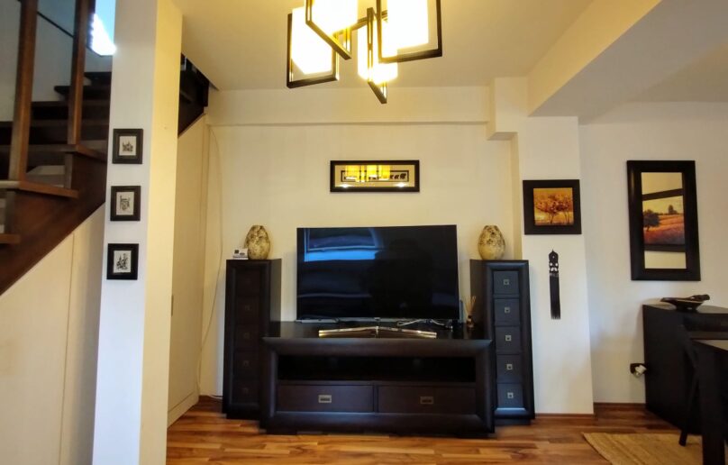 Apartament 3 camere, structurat pe 2 niveluri, la 10 min. de centrul orasului Sinaia
