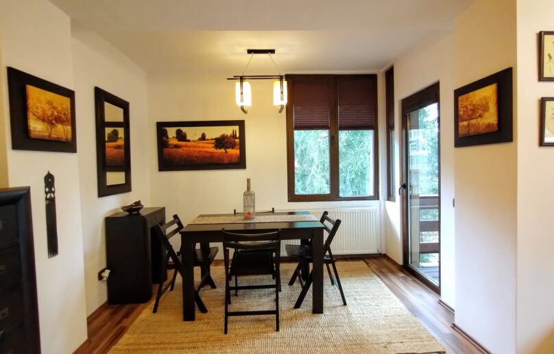 Apartament 3 camere, structurat pe 2 niveluri, la 10 min. de centrul orasului Sinaia