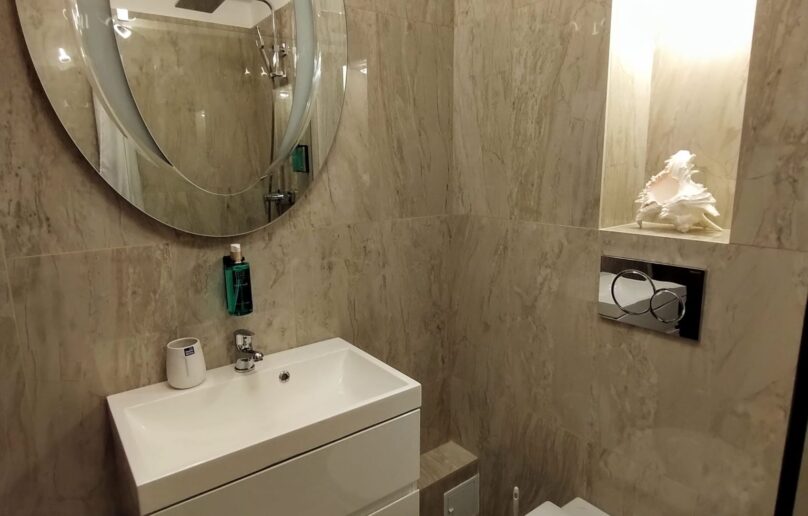 Apartament 3 camere, structurat pe 2 niveluri, la 10 min. de centrul orasului Sinaia