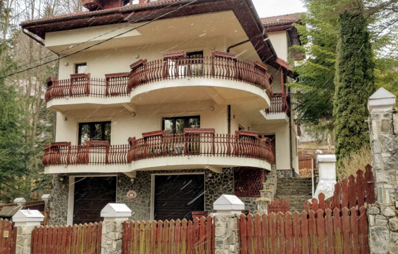 Vila eleganta, refugiu de relaxare si verdeata in Sinaia