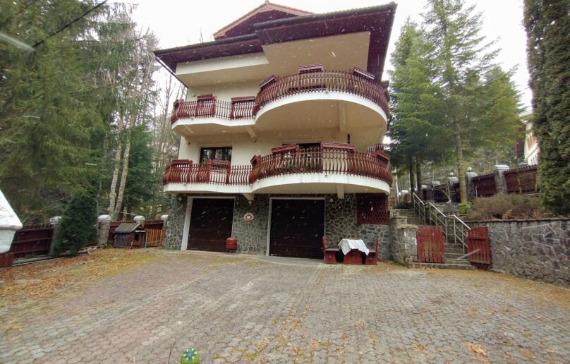 Vila eleganta, refugiu de relaxare si verdeata in Sinaia