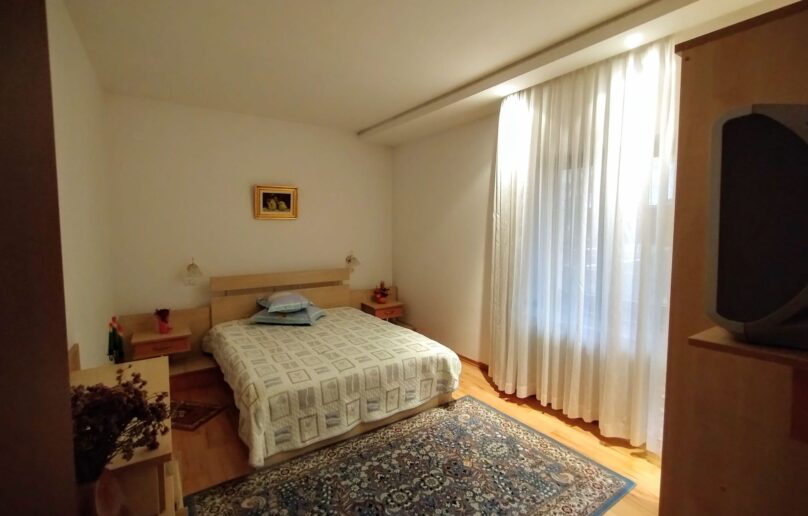 Vila eleganta, refugiu de relaxare si verdeata in Sinaia