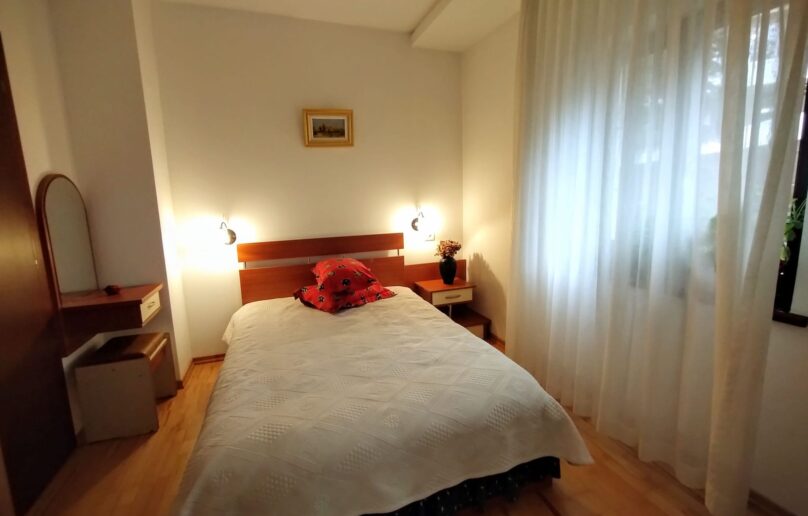 Vila eleganta, refugiu de relaxare si verdeata in Sinaia