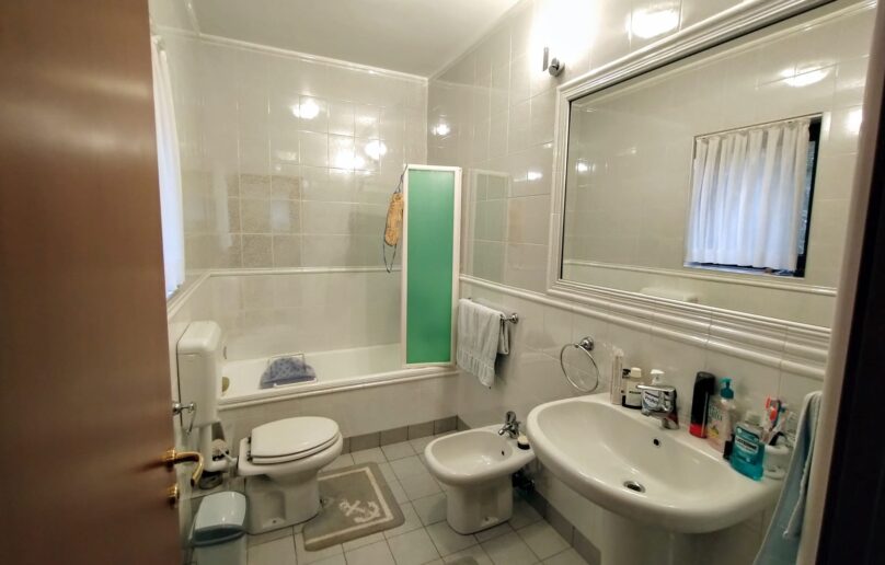 Vila eleganta, refugiu de relaxare si verdeata in Sinaia