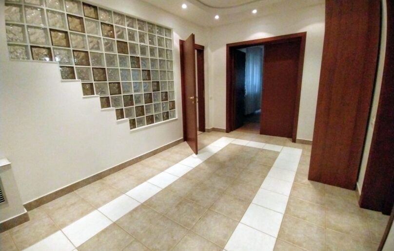 Vila eleganta, refugiu de relaxare si verdeata in Sinaia