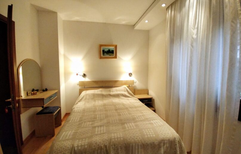 Vila eleganta, refugiu de relaxare si verdeata in Sinaia