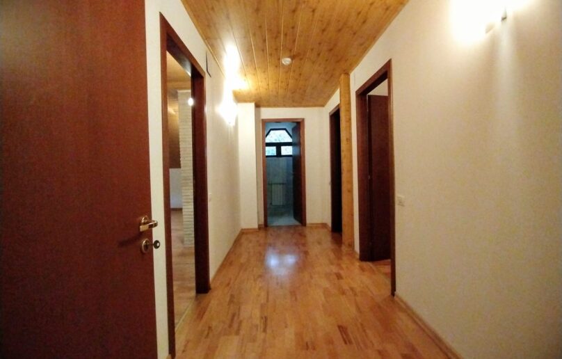 Vila eleganta, refugiu de relaxare si verdeata in Sinaia