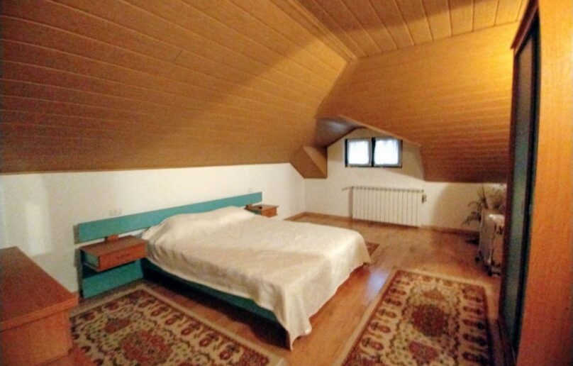 Vila eleganta, refugiu de relaxare si verdeata in Sinaia