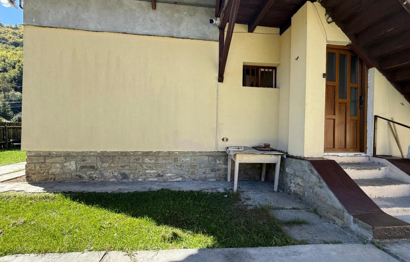 Apartament parter + teren, de vanzare in Sinaia, aproape de centrul orasului!
