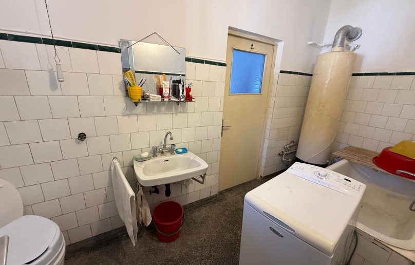 Apartament parter + teren, de vanzare in Sinaia, aproape de centrul orasului!