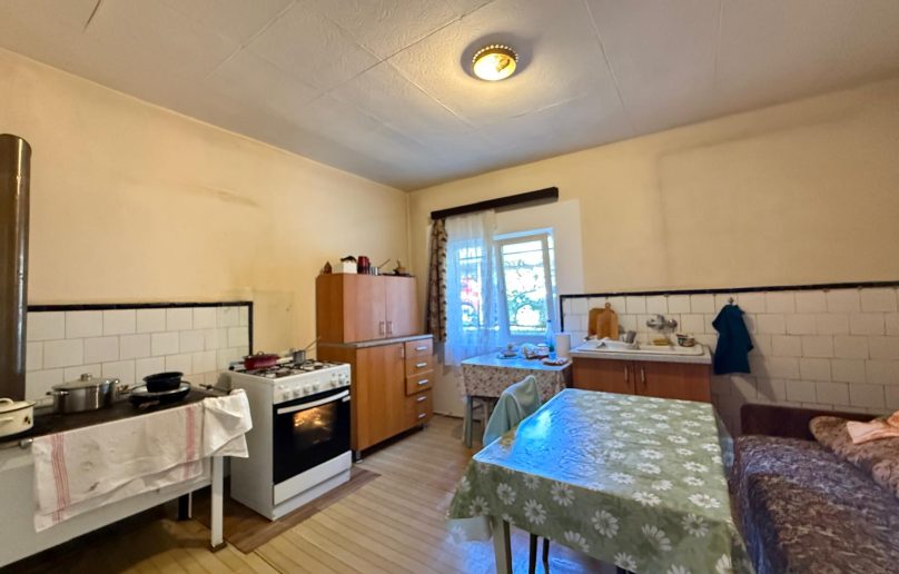 Apartament parter + teren, de vanzare in Sinaia, aproape de centrul orasului!