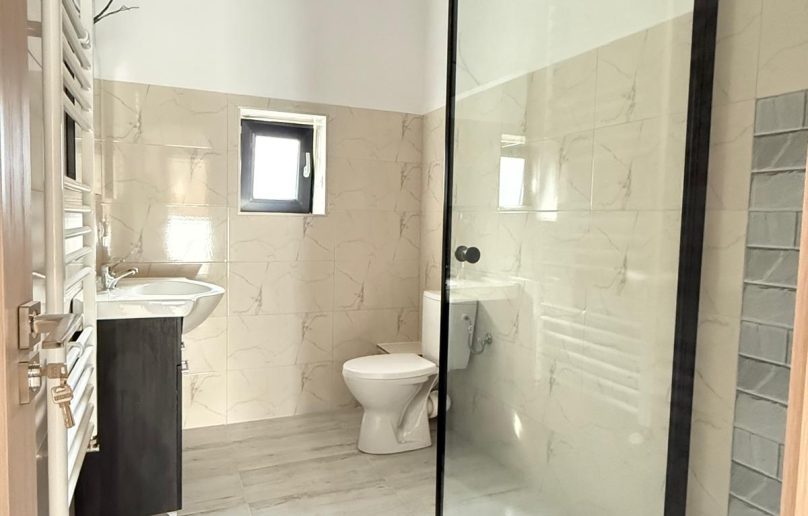 Apartament pe 2 niveluri, terasa si priveliste directa catre munte!