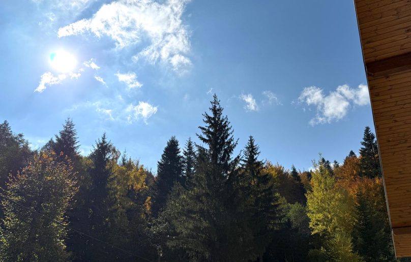 Apartament pe 2 niveluri, terasa si priveliste directa catre munte!