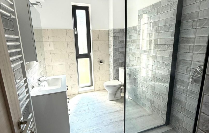 Apartament pe 2 niveluri, terasa si priveliste directa catre munte!
