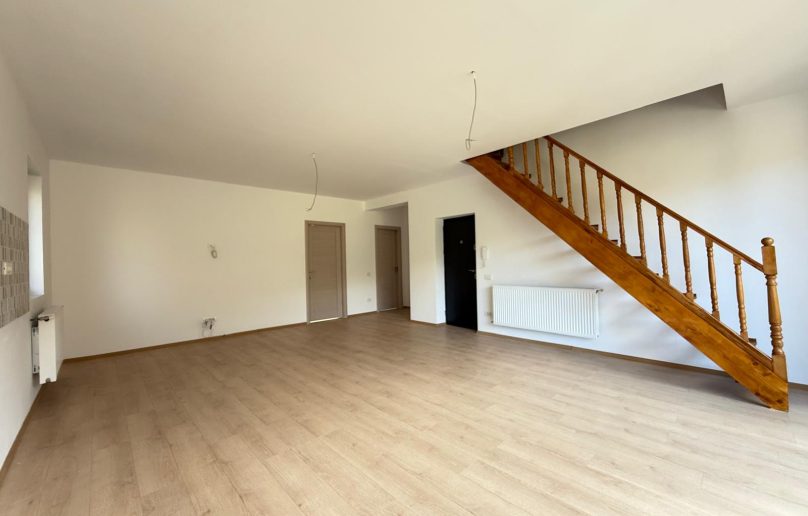 Apartament pe 2 niveluri, terasa si priveliste directa catre munte!