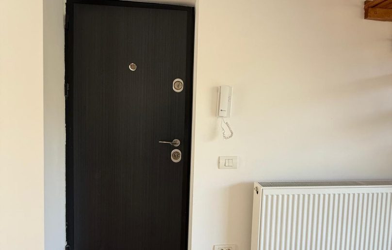 Apartament pe 2 niveluri, terasa si priveliste directa catre munte!