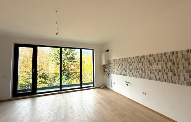 Apartament pe 2 niveluri, terasa si priveliste directa catre munte!