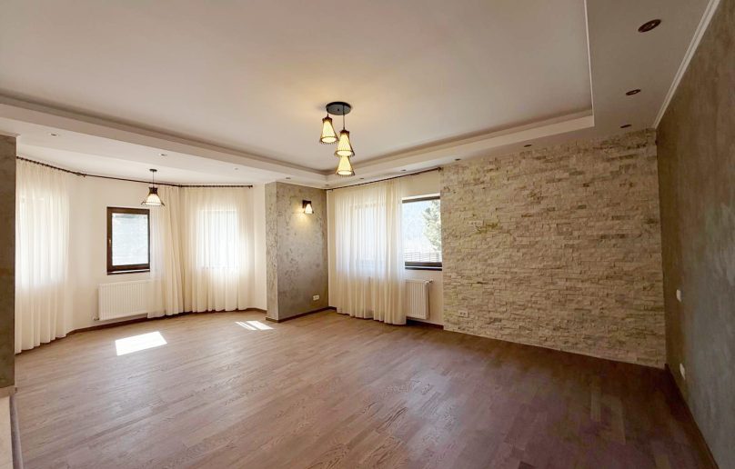 Vila deosebita/de vanzare in Busteni/cartier Piatra Arsa
