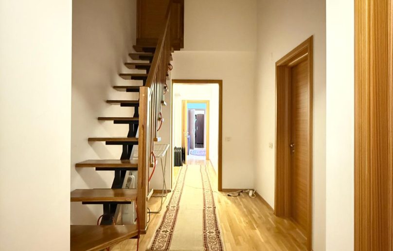 Apartament deosebit, de vanzare in Sinaia/Furnica!