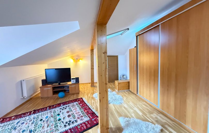 Apartament deosebit, de vanzare in Sinaia/Furnica!