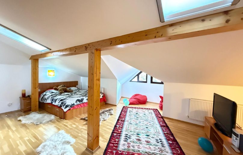 Apartament deosebit, de vanzare in Sinaia/Furnica!
