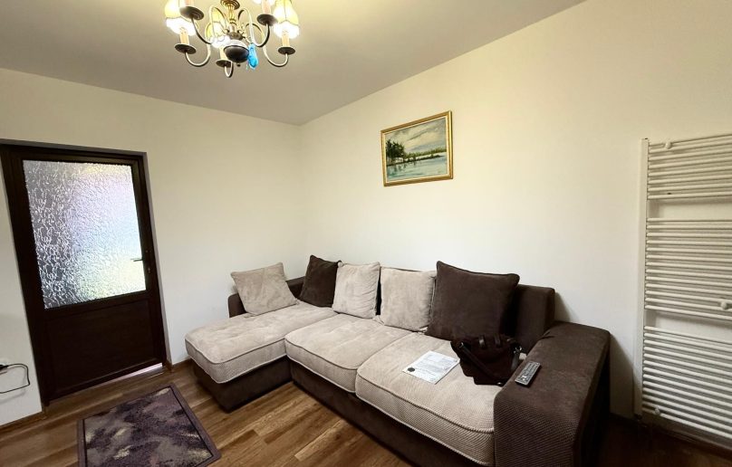 Apartament mobilat, cu terasa si beci interior
