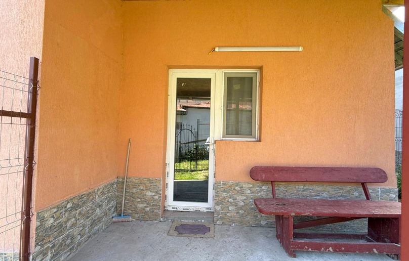 Apartament mobilat, cu terasa si beci interior
