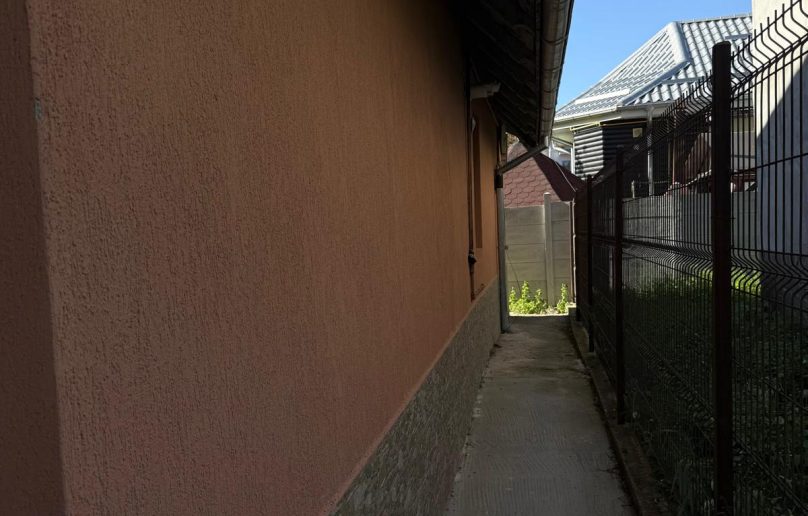 Apartament mobilat, cu terasa si beci interior