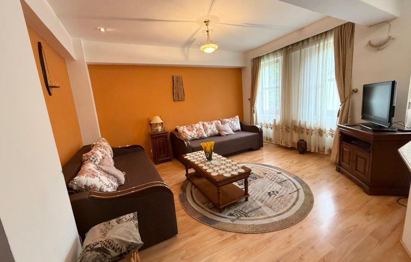 Garsoniera superba, et.1, cu garaj inclus-zona centrala Sinaia