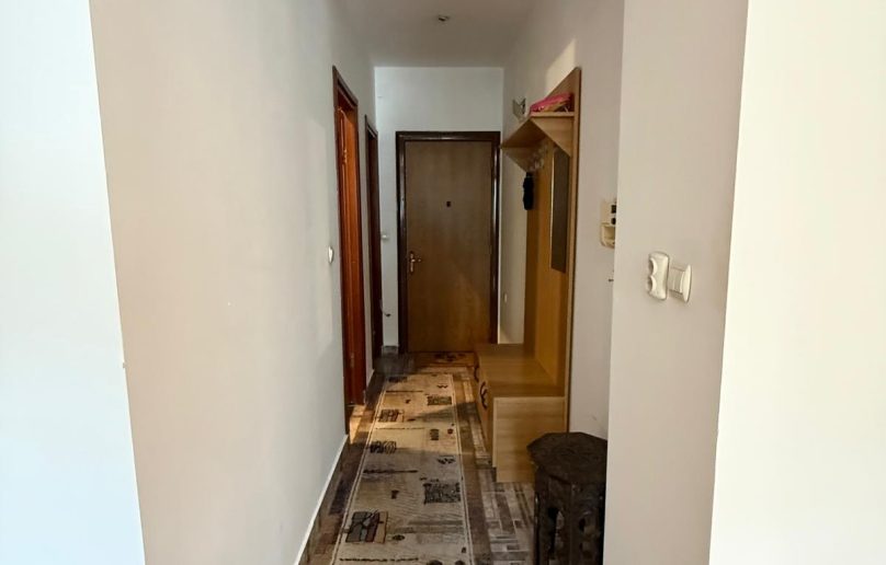 Garsoniera superba, et.1, cu garaj inclus-zona centrala Sinaia